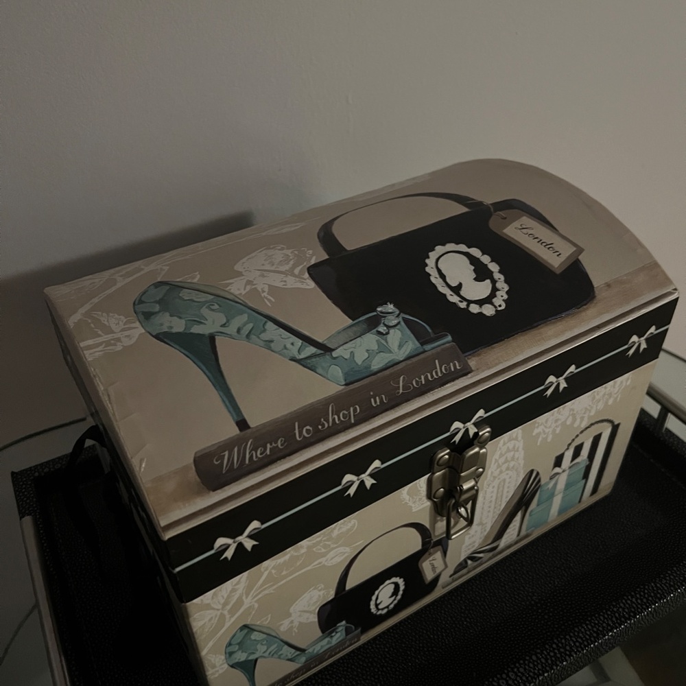 DECORATIVE STORAGE BOXES - Picture 2 of 3